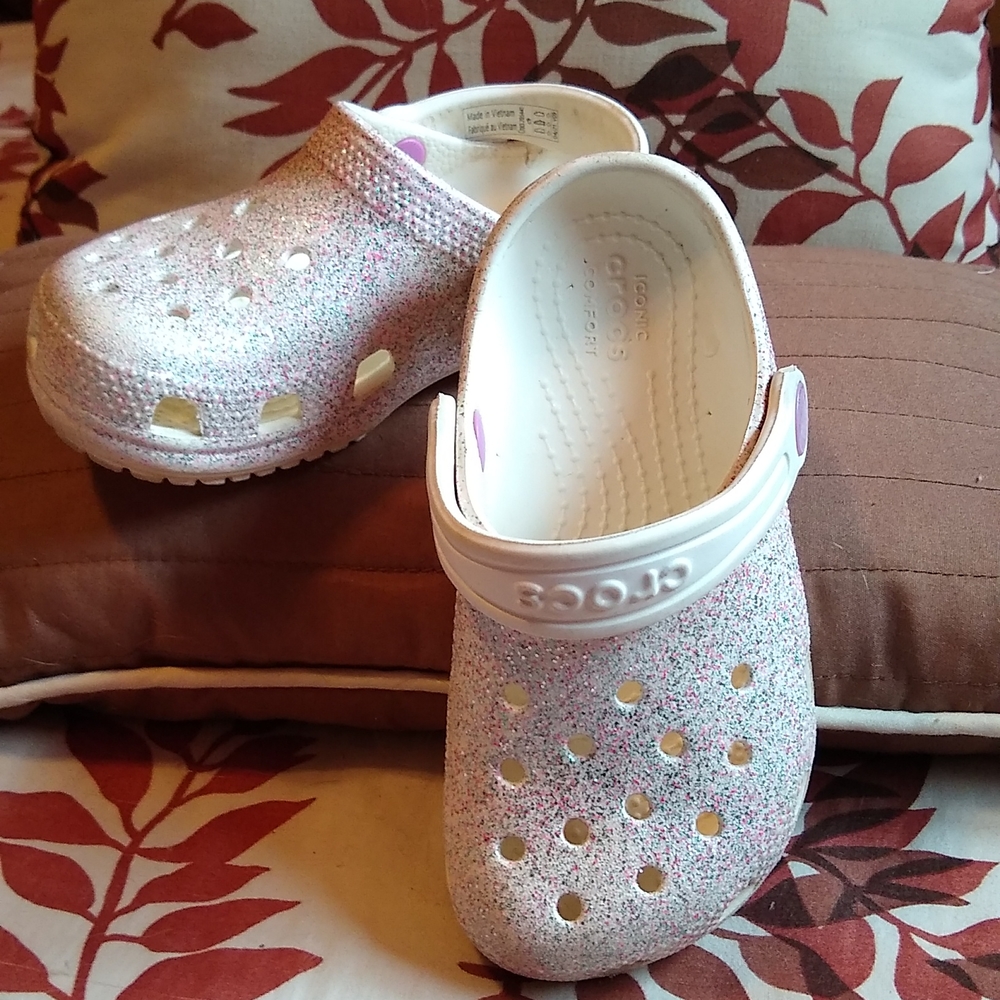 Girls crocs